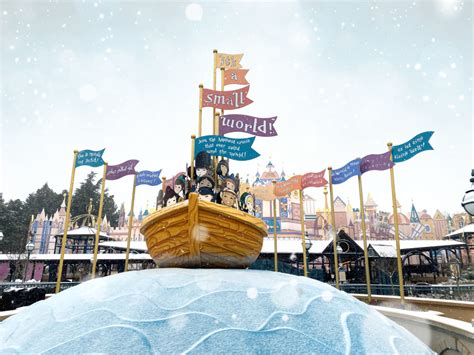 PHOTOS, VIDEO: Disneyland Paris Shares Look at Snow Covered Theme Parks ...