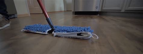 Cleaning Vinyl Flooring | How to Clean Laminate and Vinyl Flooring