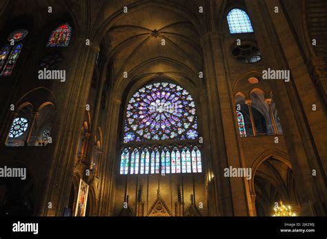 The interior of Notre Dame cathedral Stock Photo - Alamy