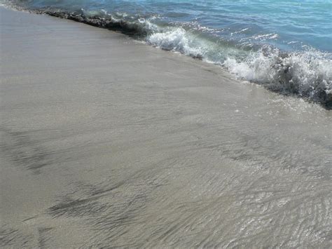 File:Ocean wave meet sand beach.jpg - Wikimedia Commons