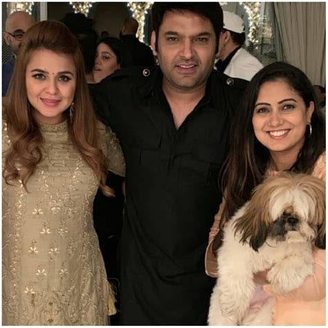 Kapil Sharma & wife Ginni host a musical evening | Eshadoot