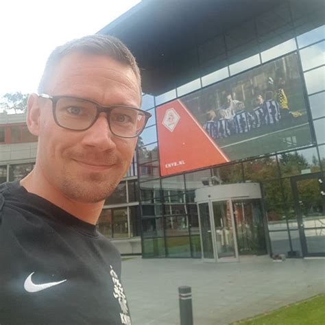 At KNVB headquarters for new course for me as referee. Great to develop myself. How do you do ...