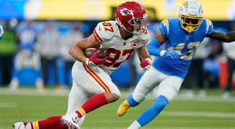 Travis Kelce's OT touchdown gives Chiefs win over Chargers