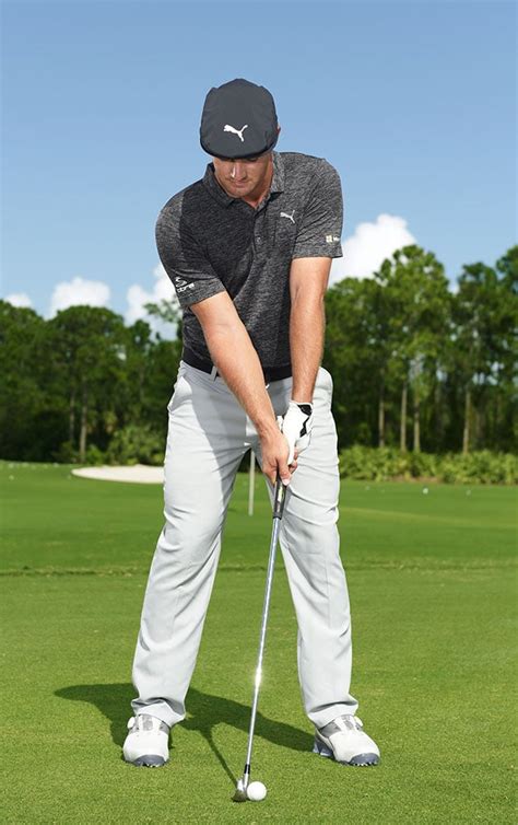 Does dechambeau use a neutral or strong grip? : r/golf