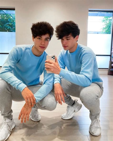 Alex Stokes (Stokes Twins) Bio, Brother, Height, Weight, Net Worth, Dating, Career, Facts - Starsgab