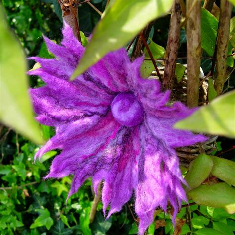 FELTING matters... : Felting FLOWERS...