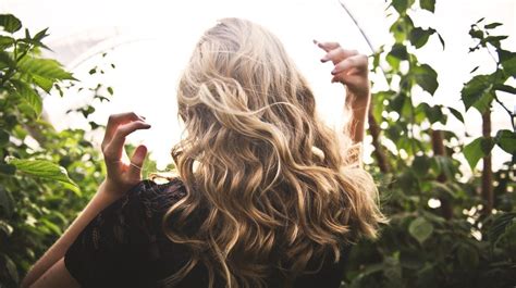 How To Get The Perfect Curly Blow-Dry: Step by Step