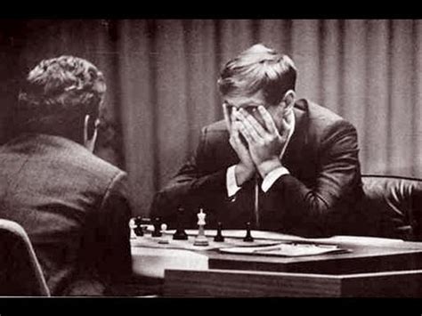 Amazing Chess Game : Boris Spassky vs Bobby Fischer - World Ch. 1972 - Game 1 - Huge blunder ...