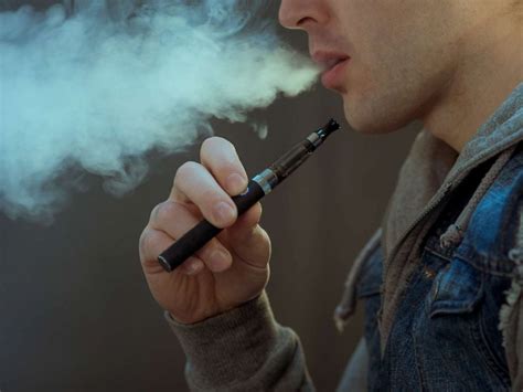 Vaping vs Smoking Weed: Differences, Benefits, Effects & Safety Tips