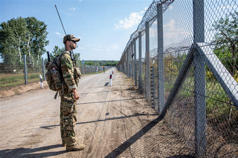 50 Czech Police Officers Arrive to Aid in Protection of Hungary's Border