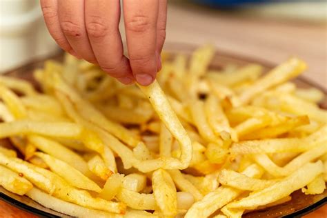 French fries in a plate - Creative Commons Bilder