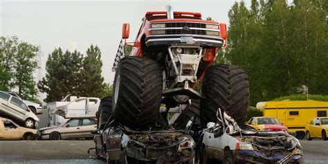 How To Race Monster Trucks For Fame And Fortune - GamingZion