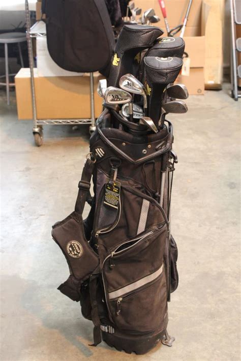 Golden Bear Golf Bag And 12 Golf Clubs: 15+ Pieces | Property Room