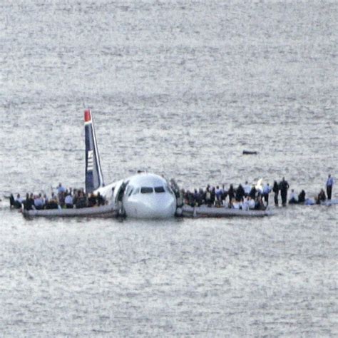 Capt. Sully Reunites With NYPD Divers 15 Years after 'Miracle On The ...