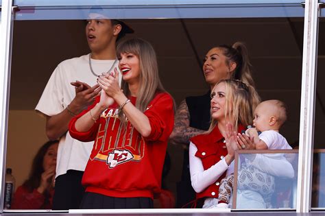 Taylor Swift back at Arrowhead Stadium for Travis Kelce's Chiefs game