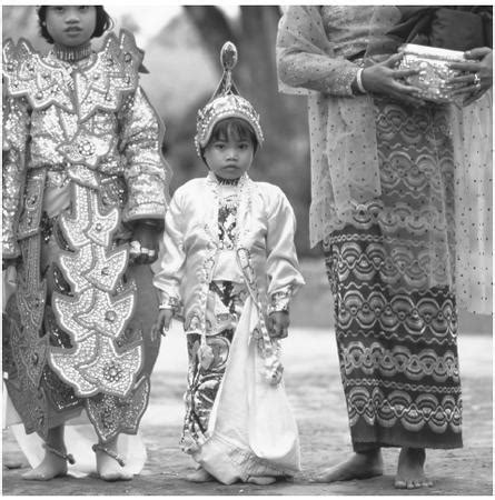 Culture of Burma - history, people, clothing, traditions, women, beliefs, food, customs, family