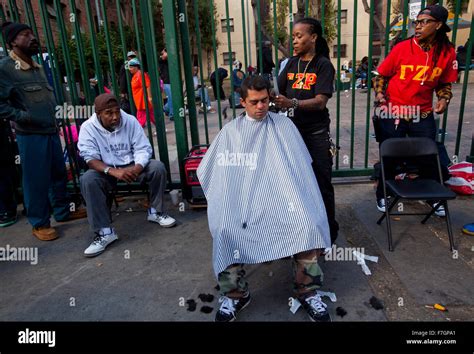 Thanksgiving Day 2015 in Skid Row, Los Angeles, California Stock Photo - Alamy