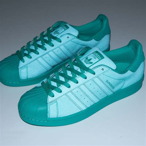 adidas Superstar Adicolor - S80331 - Sneakersnstuff | sneakers & streetwear online since 1999