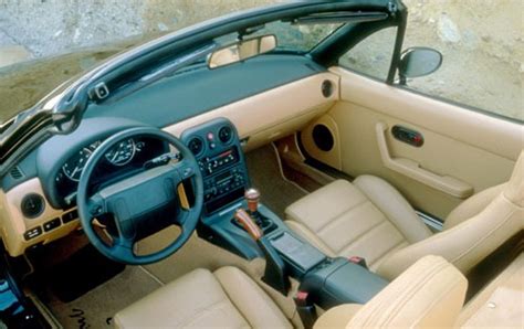 1990 Mazda MX-5 Miata VINs, Configurations, MSRP & Specs - AutoDetective