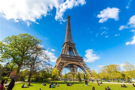 15 Best Free Walking Tours in Paris