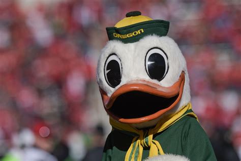 Oregon's duck mascot isn't named 'Puddles,' but that's an excellent nickname: a history ...