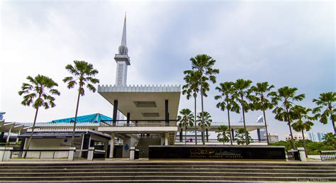 Visiting Kuala Lumpur's National Mosque - Traveling Thru History