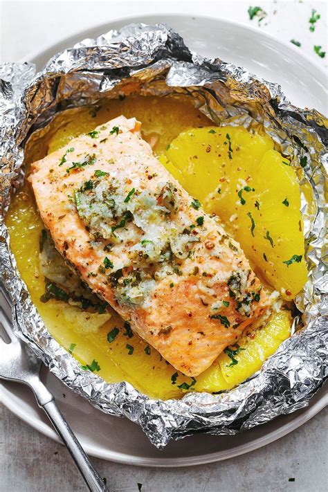 Salmon Foil Packets with Pineapple and Garlic Lemon Butter Sauce ...