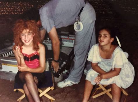 Mayim Bialik Shares Throwback Photo From Behind The Scenes of Famous ...