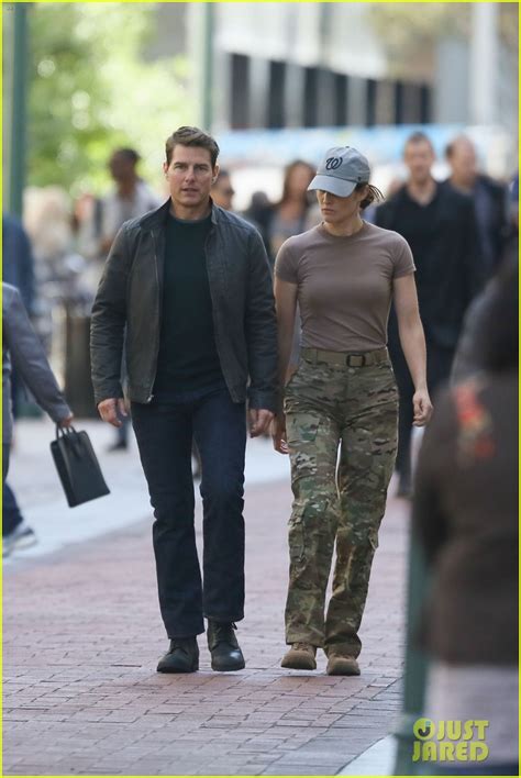 Tom Cruise Runs for His Life on 'Jack Reacher 2' Set: Photo 3511742 ...