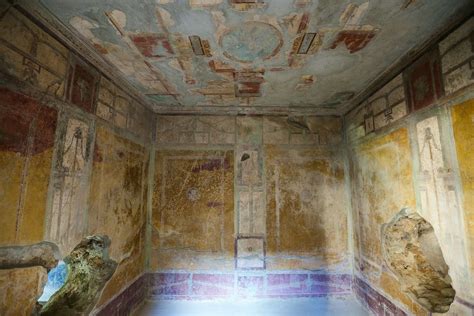 Pompeii's House of Lovers reopens after 40 years