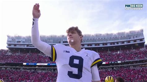 Ronnie Moe on Twitter: "RT @SInow: JJ McCarthy waving goodbye to Ohio State fans 🫢 (via @CFBONFOX)"