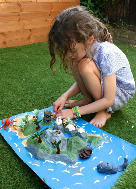 diorama made by kid, here with papier mache and to create a "story island" of her design ...