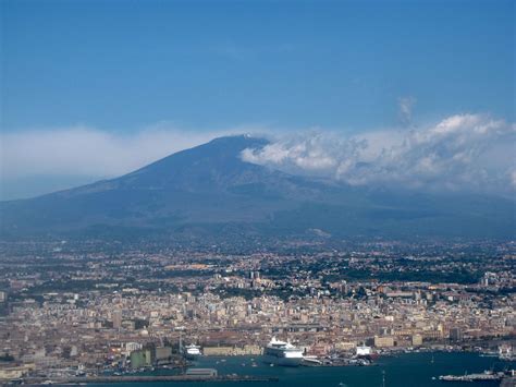 A Guide to Italy's Active Volcanoes | Active volcano, Volcano, Italy