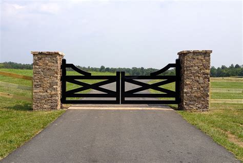 dg1009_free_union_1 | Metal driveway gates, Farm gate, Driveway gate