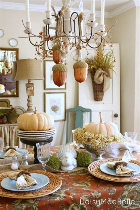 8 Friendsgiving Decoration Ideas - Society19