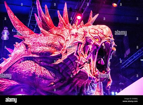 E3 2014 evolve hi-res stock photography and images - Alamy