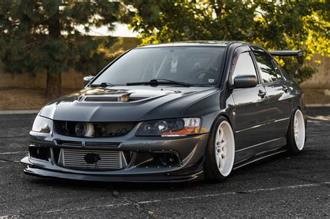 SABAS MEDINA'S MITSUBISHI EVO VIII MR - DressUpBolts.com