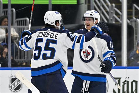 Which current Winnipeg Jets could score 1000 points with the team?