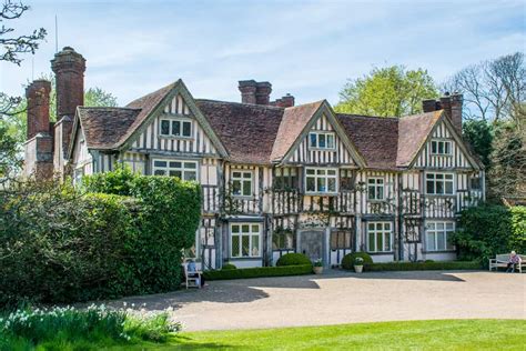 30 Tudor Style Homes & Mansions (Historic and Contemporary Photo ...