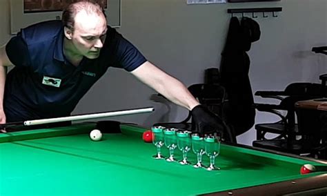 Pool player demonstrates his mind-blowing trick shots | Daily Mail Online