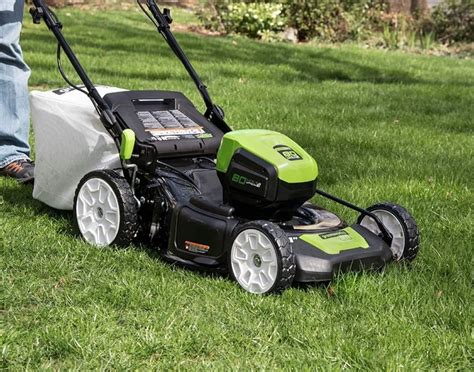 5 Best Electric Start Self Propelled Lawn Mowers in 2024: Reviews & FAQ