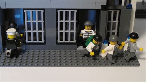 Lego Police Station | Prison break! | Shadowman39 | Flickr