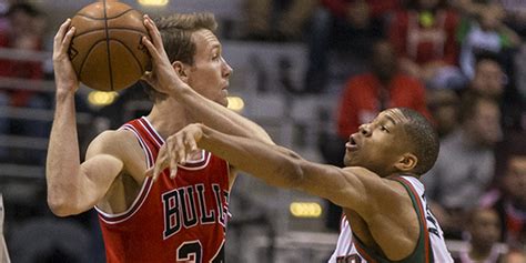 Bulls' Mike Dunleavy hit Bucks' Michael Carter-Williams with hard fouls - Sports Illustrated