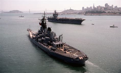 USS New Jersey (BB-62) moving past USS ENTERPRISE (CVN 65) in San Francisco Bay [1809x1088] : r ...