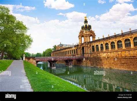 Canal and Dresden art gallery buildings Stock Photo - Alamy