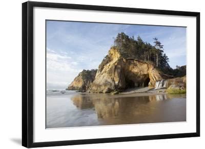 'Sea Caves and Waterfall at Hug Point, Hug Point State Park, Oregon ...