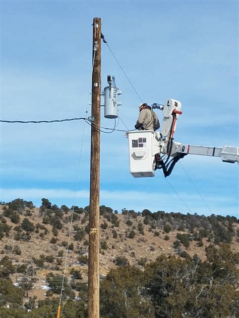 Utah Co-op Rallies Community to Help Off-the-Grid Couple - America's ...