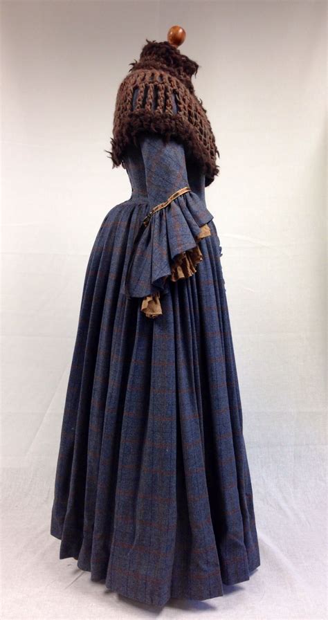 Claire's dress from Outlander. By Terry Dresbach | "Outlander" costumes | Pinterest | Outlander ...