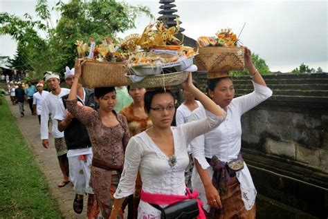 SHARE TRAVEL NEWS: Peopple & Culture in Bali Indonesia