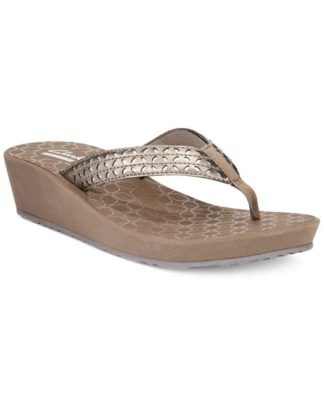 Clarks Collection Women's Liya Gander Flip Flops in Silver (Pewter) | Lyst